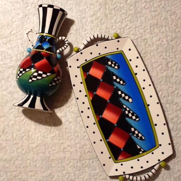 Carnival Other - Carnival Hand Painted Alice in Wonderland Jewelry Tray & Vase